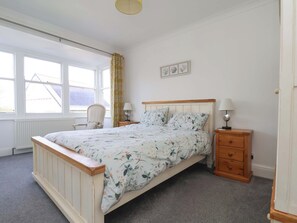 6 bedrooms, individually decorated, individually furnished, free WiFi - 11 Peasholm Avenue (Scarborough)