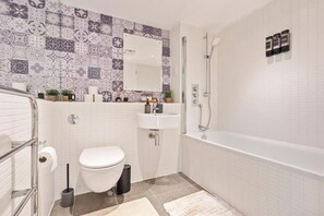 Bathroom - Battersea riverside 1 bedroom flat (London)