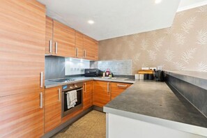 Apartment, Balcony, River View | Private kitchen - Battersea riverside 1 bedroom flat (London)