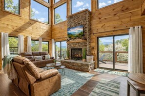 Smart TV, fireplace, video games, table football - Longview Lodge - Mountain Views, Hot Tub, Game Room (Gatlinburg)