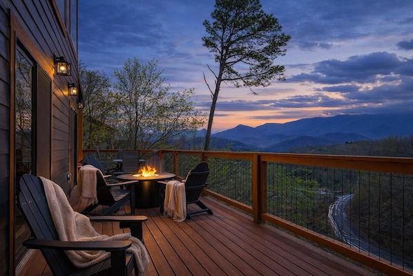 Terrace/patio - Longview Lodge - Mountain Views, Hot Tub, Game Room (Gatlinburg)
