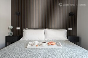 2 habitaciones, escritorio, tabla de planchar con plancha y wifi gratis 