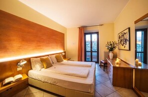 In-room safe, blackout drapes, iron/ironing board, free WiFi - Appartamenti La Grotta (Bardolino)