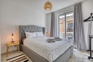 Desk, iron/ironing board, travel cot, WiFi - Sofia`s Designer Apartment (St. Julian`s)
