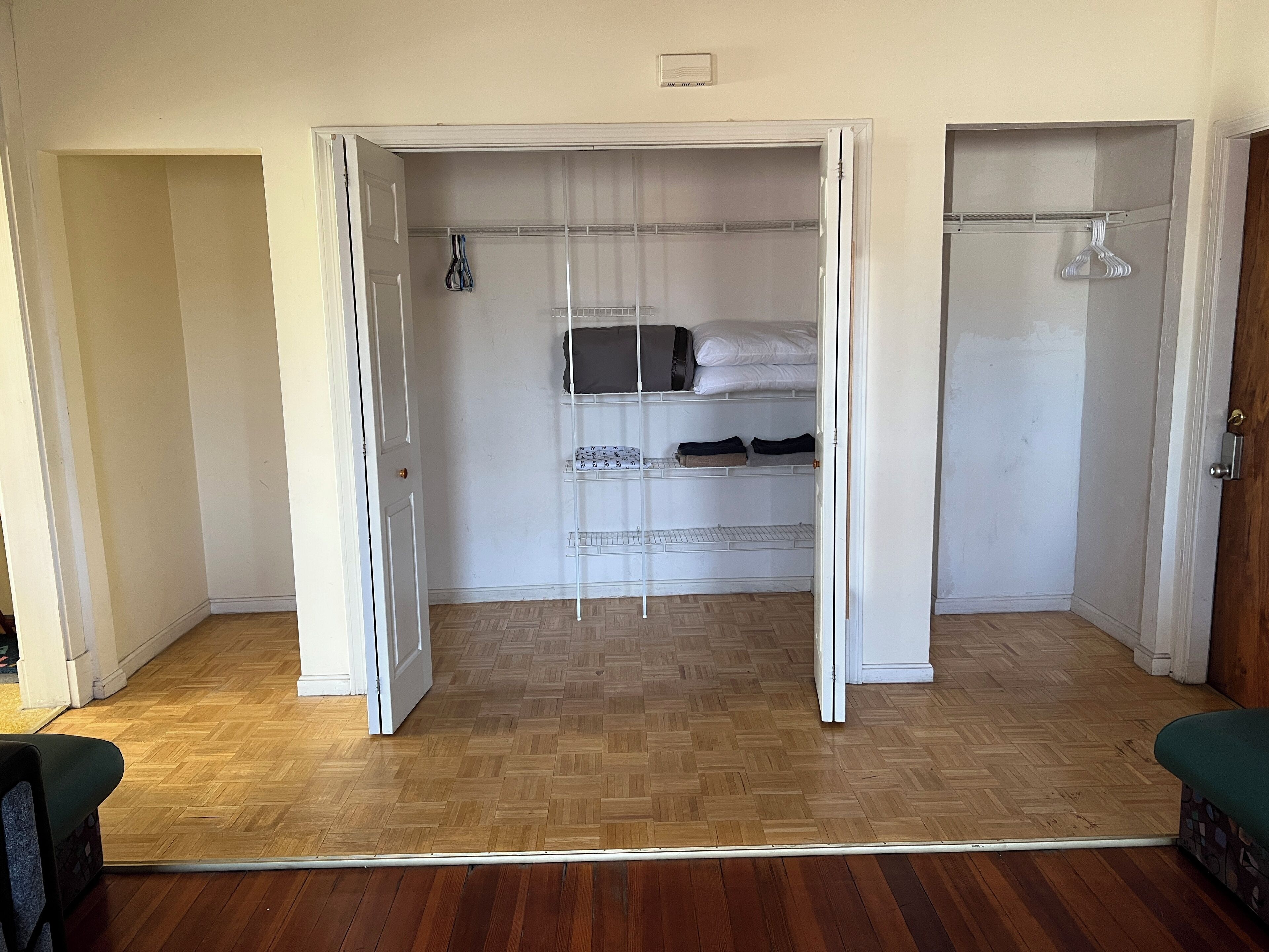 Iron/ironing board, WiFi, bed sheets