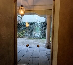 Interior - 'La Vittoria' Room with Wi-Fi and Air Conditioning (Brescia)