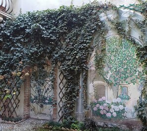 Exterior detail - 'La Vittoria' Room with Wi-Fi and Air Conditioning (Brescia)