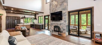 Step into this luxurious 6BR 4.5BA haven at South Peak near Loon Mountain—your relaxing retreat just minutes from adventure parks, skiing (via free shuttle), breweries, trails, and scenic landmarks.