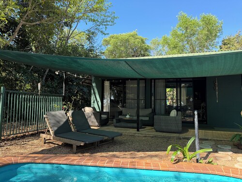 Jungle Hut - RARE absolute beachfront!