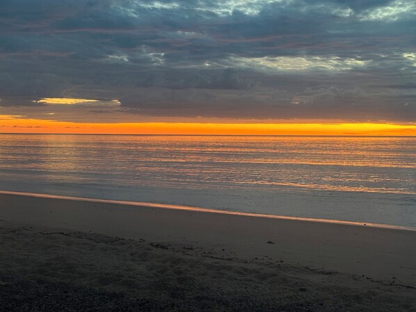 صورة غير مصنفة، 1 من 18، زرّ