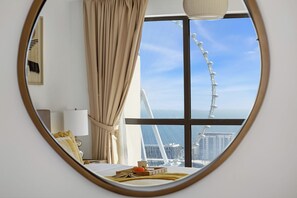 Free WiFi - Fully Upgraded 2BR Direct Beach Access (Dubai)
