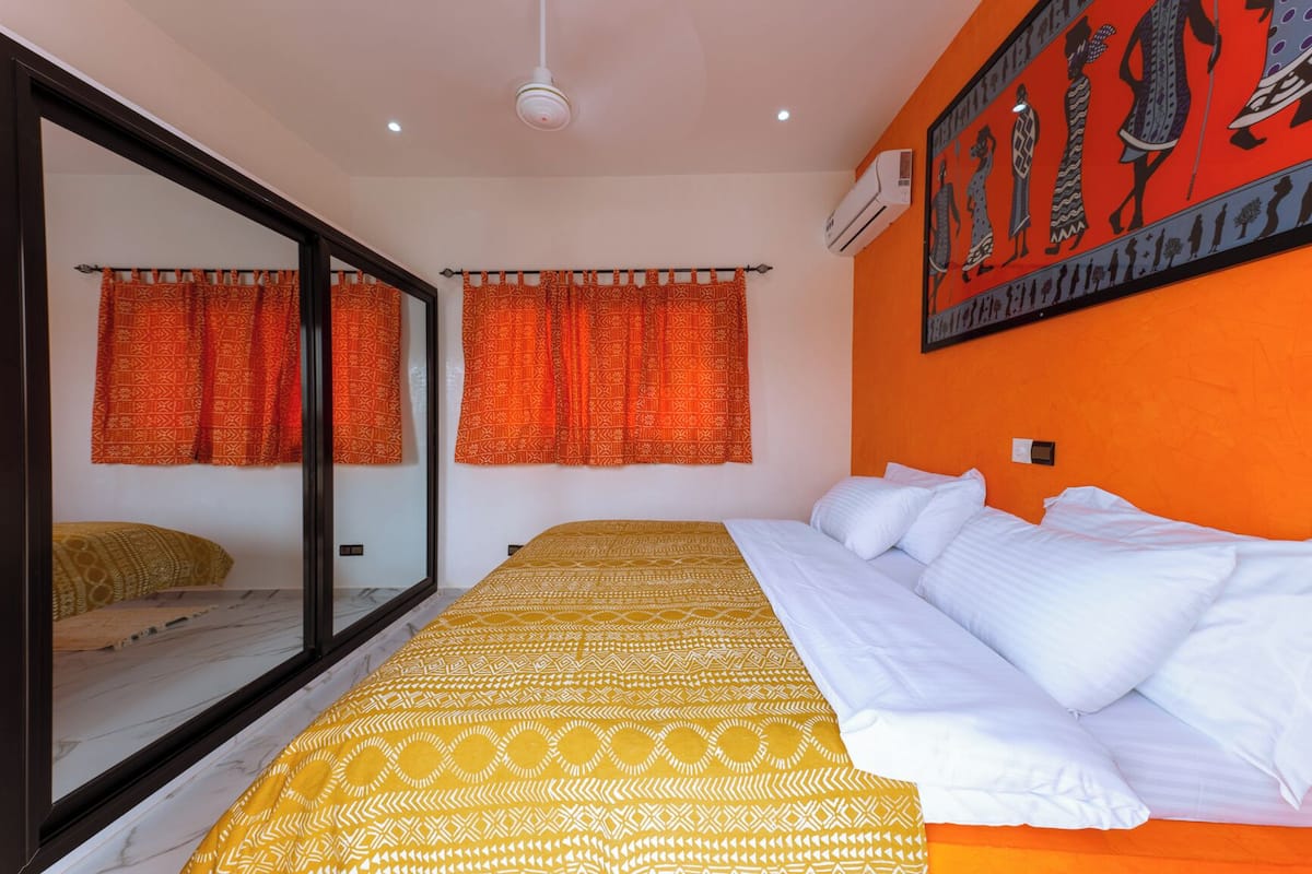 Classic Quadruple Room, Courtyard View | Bathroom | Shower, towels, soap, shampoo