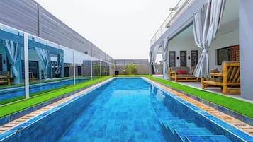 Outdoor pool, pool umbrellas, sun loungers