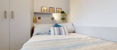 Studio, Non Smoking | Blackout curtains, free WiFi