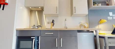Studio, Non Smoking | Private kitchen