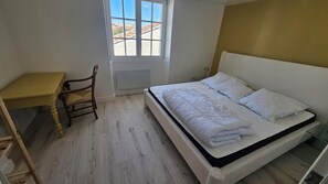 3 bedrooms, WiFi, bed sheets - House in the heart of Ars en Ré (Ars-en-Ré)