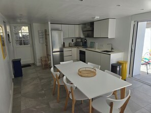 Microwave, oven, stovetop, dishwasher - House in the heart of Ars en Ré (Ars-en-Ré)