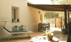 Outdoor dining - Relax house, 5 minutes from the sea (Olbia)