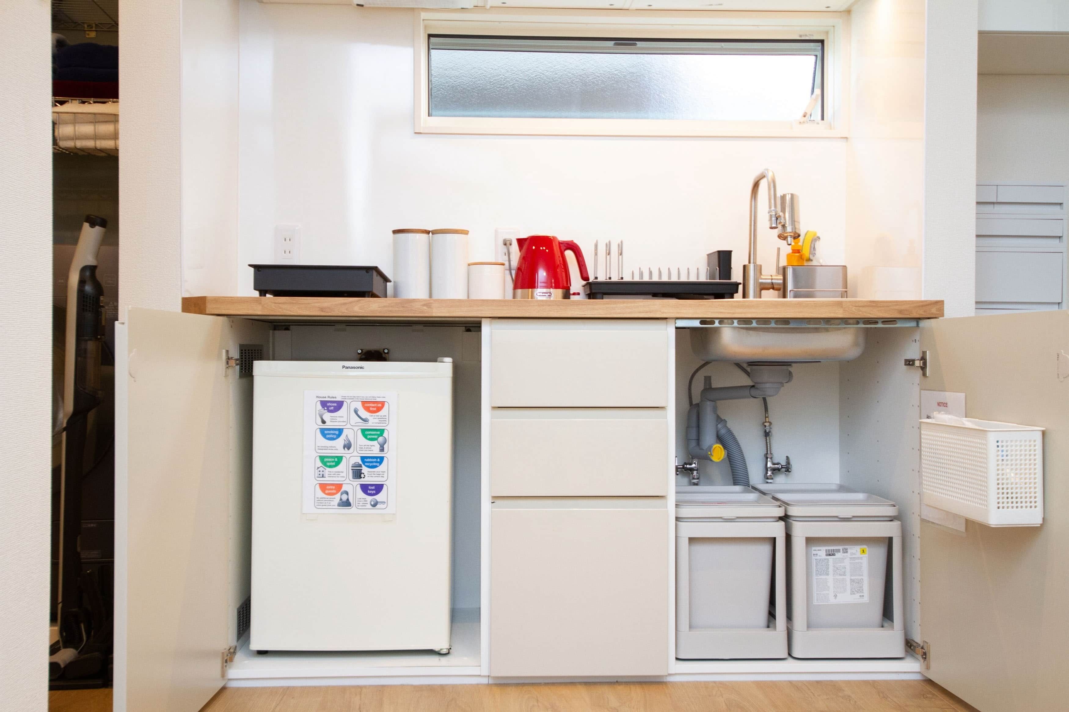 Fridge, microwave, stovetop, coffee/tea maker
