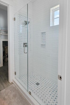 Douche, serviettes fournies