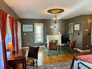 Unclassified image, 4 of 13, button - Luxury King Bedroom Retreat Apartment in Historic Smithfield with waterway views (Smithfield)