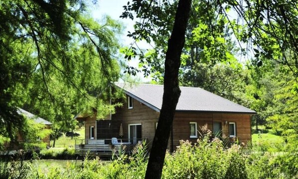 Exterior - Cottage in Coly With Private Lake Access (La Cassagne)