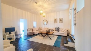 Unclassified image, 5 of 14, button - Barefoot Bliss! Simple large beach house! (Westward Ho!)