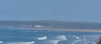 Barefoot Bliss! Simple large beach house!