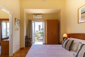 Desk, iron/ironing board, free WiFi - Central Penthouse Sky Suite (Nicosia)