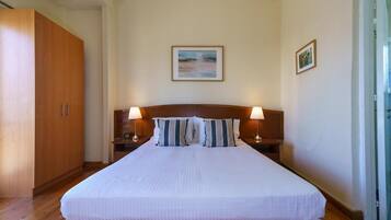 Apartment, Balcony, City View | Desk, iron/ironing board, free WiFi