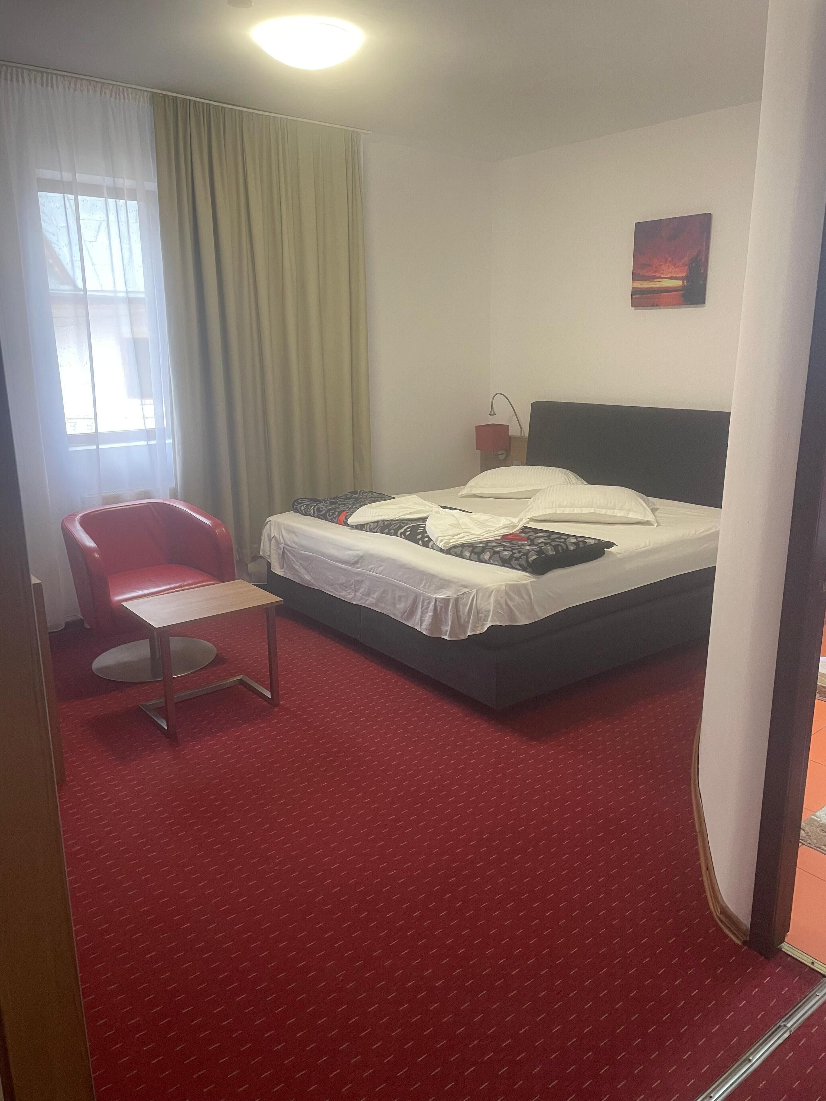 Doppelzimmer, Gartenblick | Laptopgeeigneter Arbeitsplatz, kostenloses WLAN