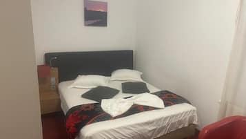 Chambre Double, vue jardin | Espace de travail pour ordinateur portable, Wi-Fi gratuit