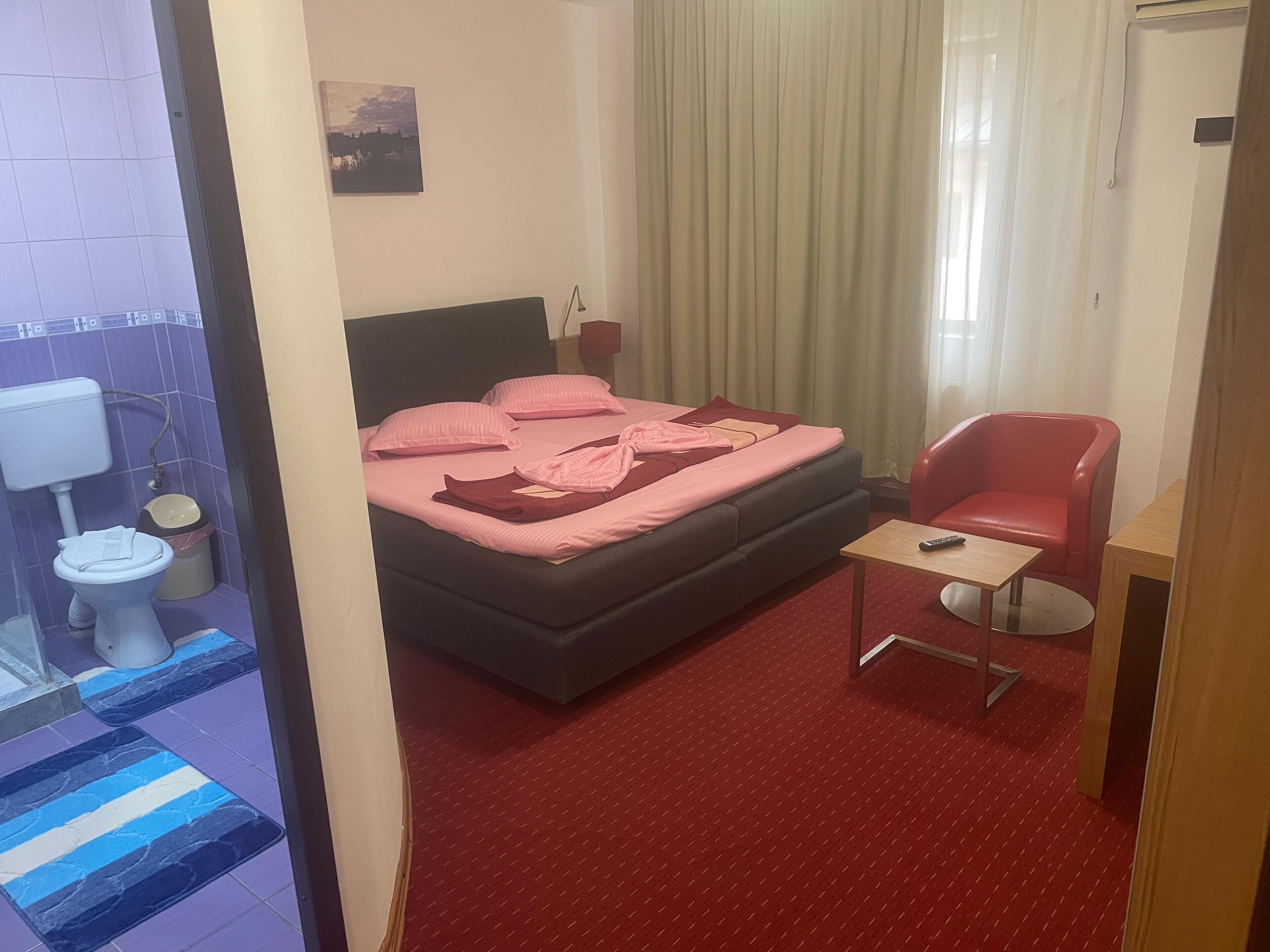 Double Room, Garden View | Laptop workspace, free WiFi