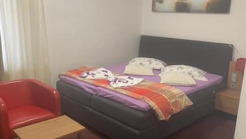 Double Room, Garden View | Laptop workspace, free WiFi