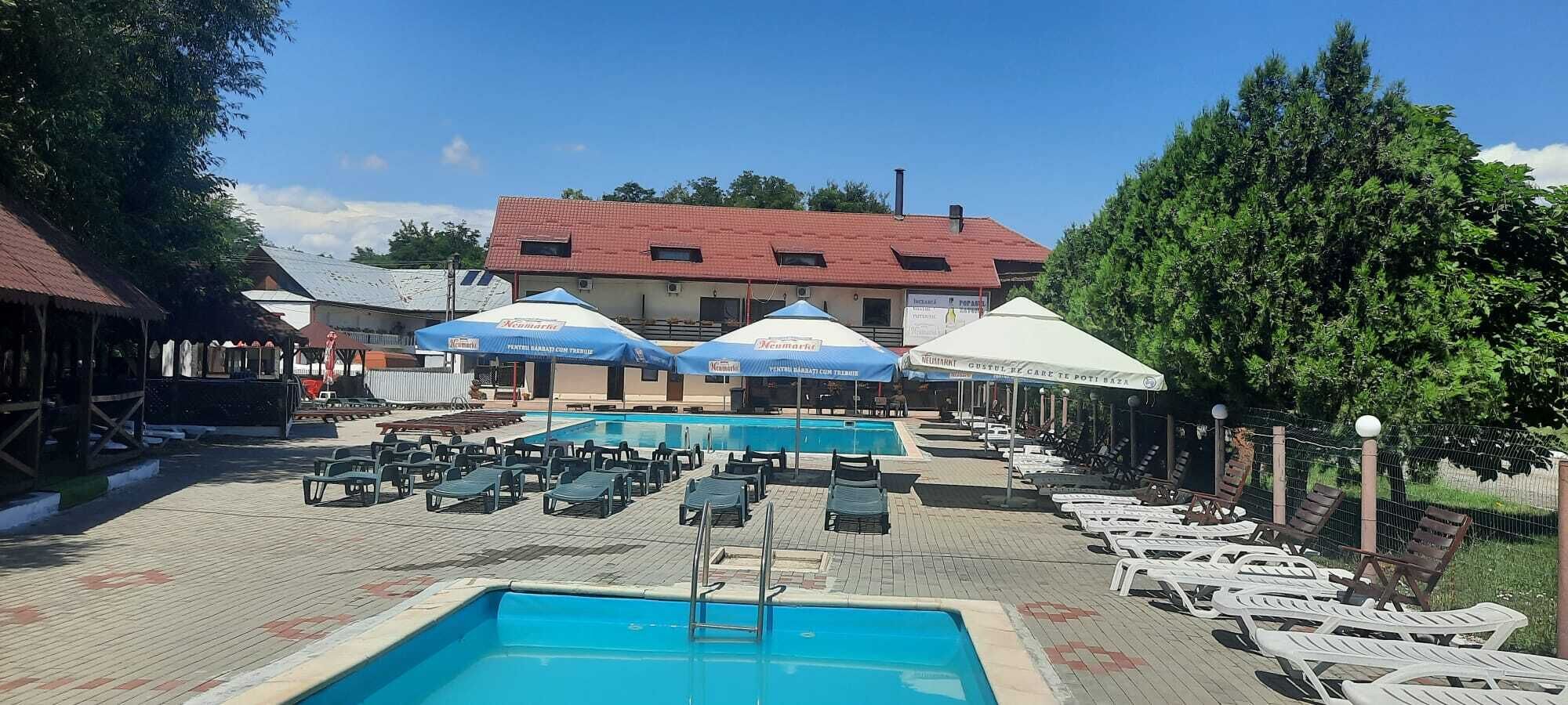 Piscine extérieure (ouverte en saison)