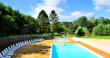 Cottage in Coly With Private Lake Access