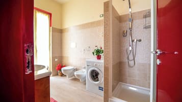 Appartement Classique, balcon | Salle de bain