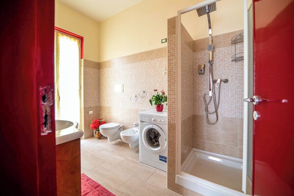 Departamento clásico, balcón | Baño
