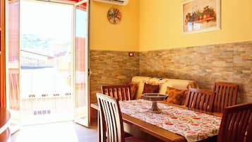 Appartamento Classic, balcone | Pasti