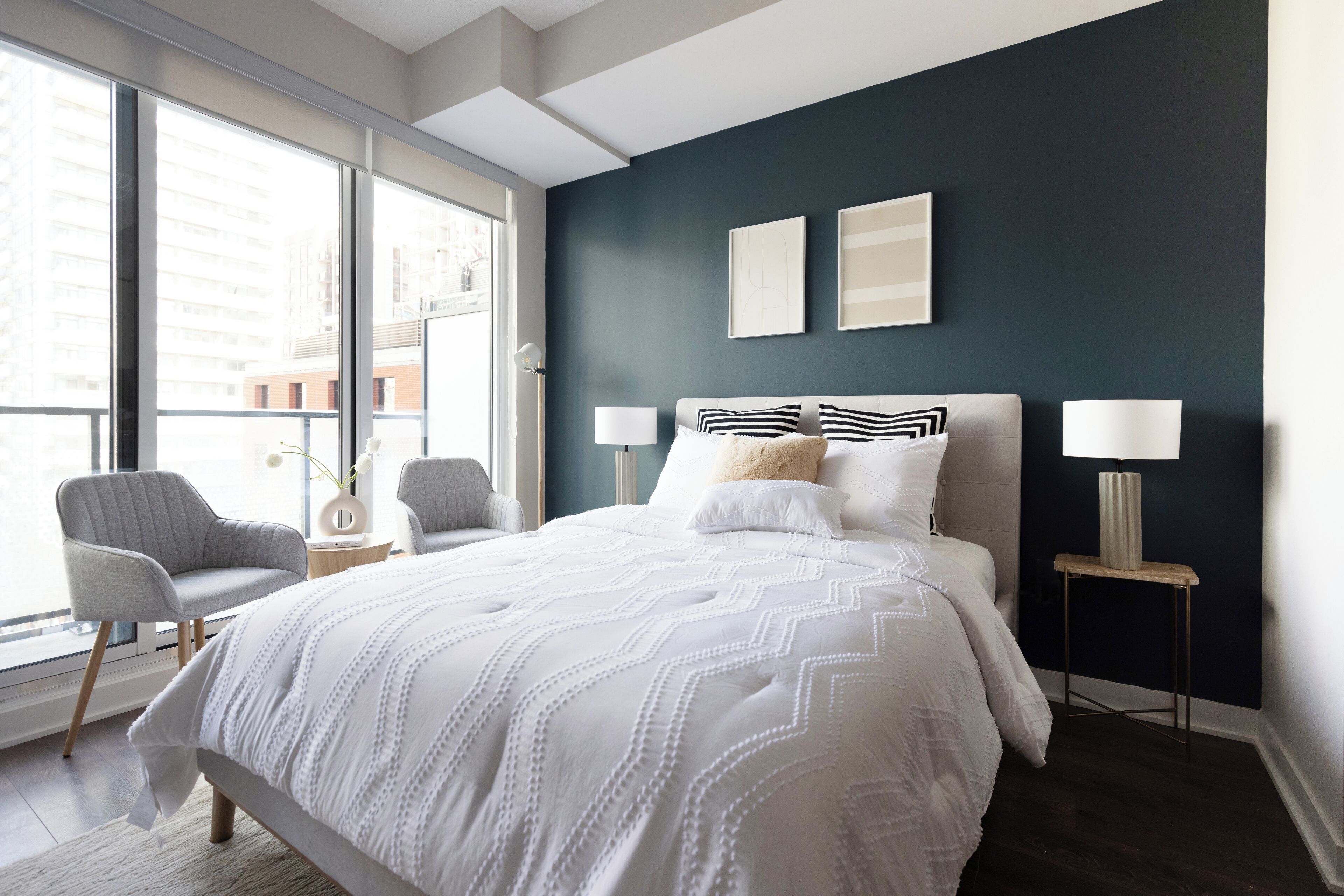 Suite empresarial, no fumadors, vistes a la ciutat | Escriptori, espai de treball apte per a portàtils i wifi gratuïta 