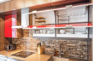 Executive Suite, Non Smoking, City View | Private kitchen | Full-size fridge, microwave, oven, stovetop - The Mercer Atelier Entertainment Toronto (Toronto)