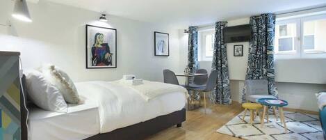 Bügeleisen/Bügelbrett, Reisekinderbett, WLAN, Bettwäsche