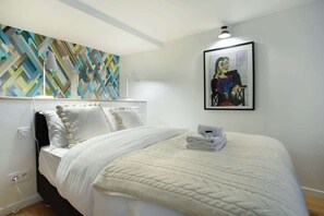 Iron/ironing board, travel cot, WiFi, bed sheets - Charming studio with AC Beaubourg Le Marais (Paris)
