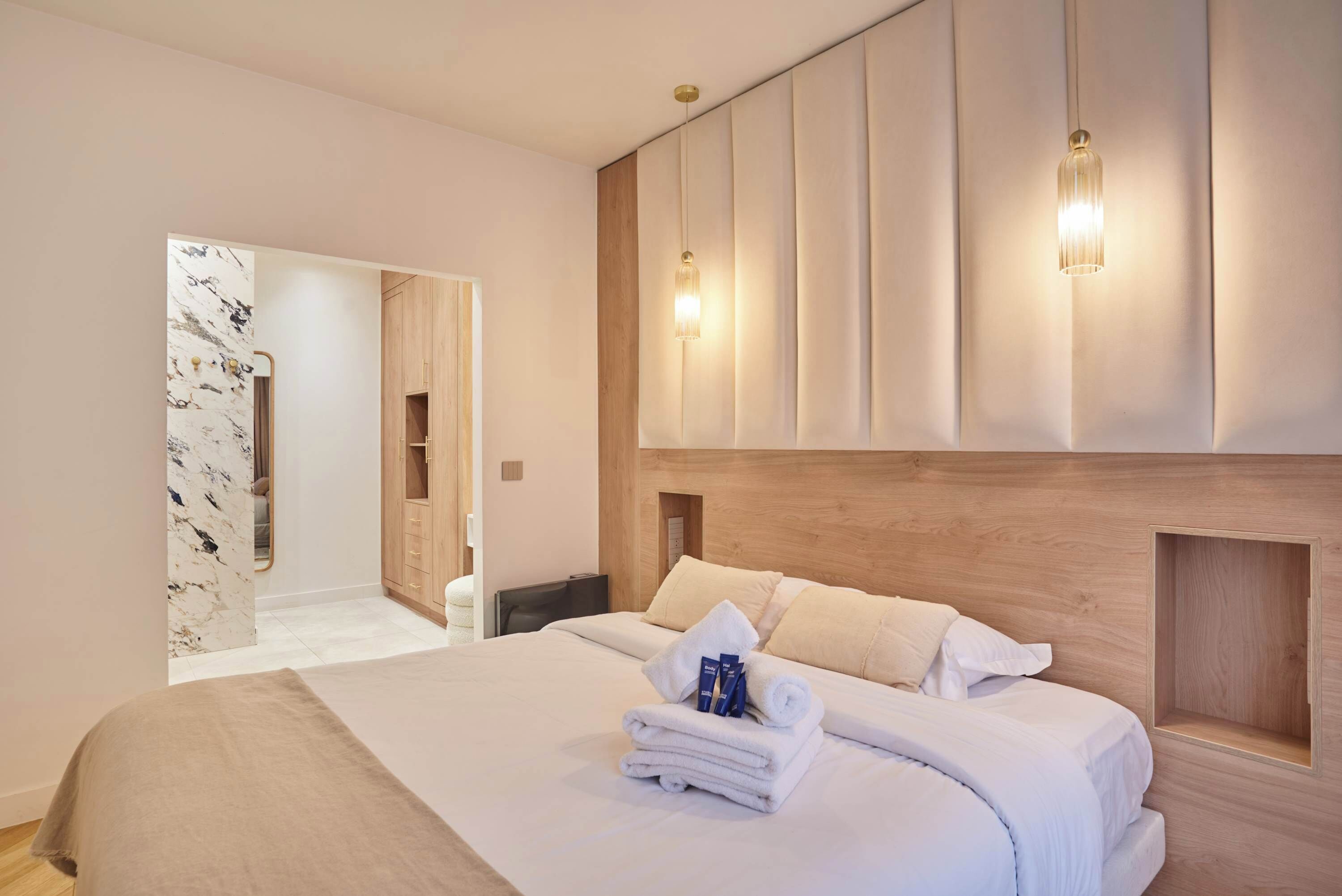 アイロン / アイロン台、旅行用ベビーベッド、WiFi、ベッドシーツ