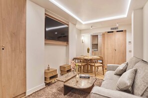 TV, offices - Elegant appartement with AC - Paris Montorgueil (Paris)