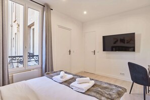 1 chambre, bureau, fer et planche à repasser, Wi-Fi