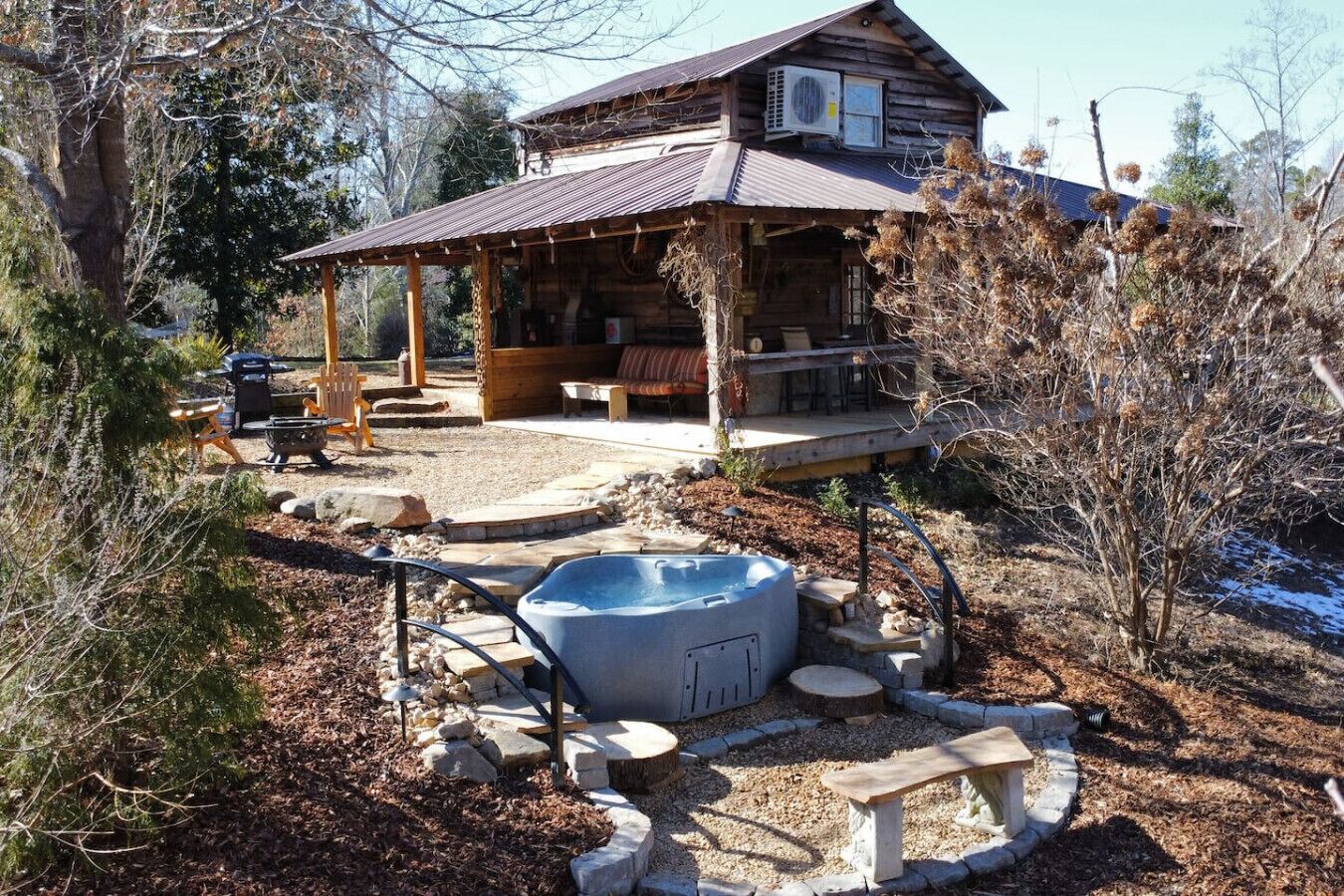 Outdoor spa tub