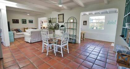 Pet Friendly Firepit Minutes to Beach Sleeps 6