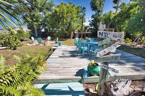 3 bedrooms, Internet - Pet Friendly Firepit Minutes to Beach Sleeps 6 (Englewood)