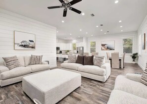 7 bedrooms - Modern 3-story Beach House W Poll and Billiard (Miramar Beach)